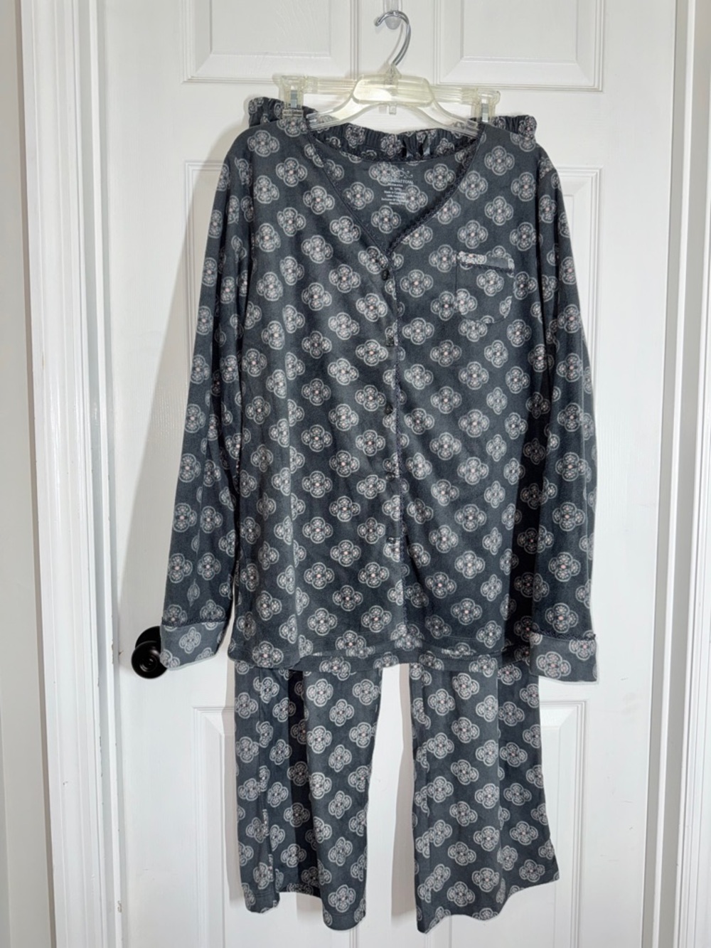 croft & barrow Gray Floral Medallion Long-Sleeve Pajama Set soft fleece size XL - Picture 2 of 12